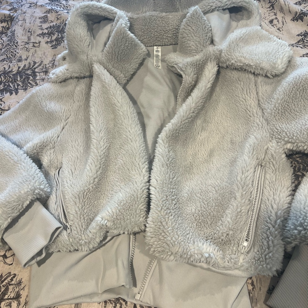 ALO Yoga Foxy Sherpa Jacket. Rare Color.